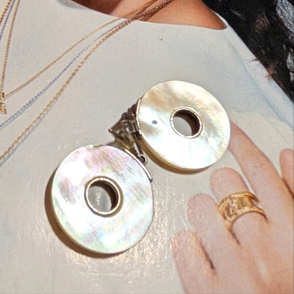 Antique Art Deco Mother of Pearl Marcasite Sterling Silver Bullseye Earrings - Picture 5 of 6